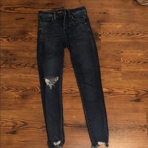 🔆AE Dark Wash Ripped Knee Jeans🔆